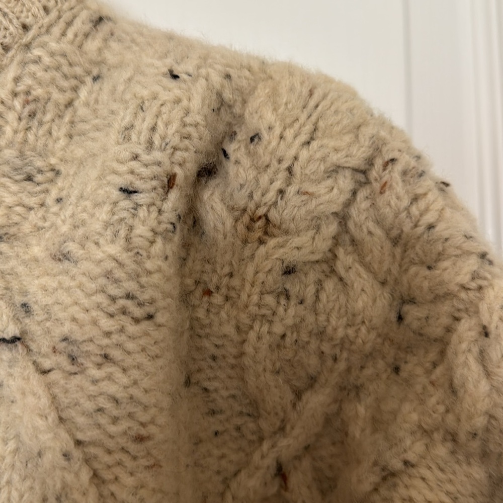 Celtic Country small thick cream cable knit sweater - Picture 3 of 10